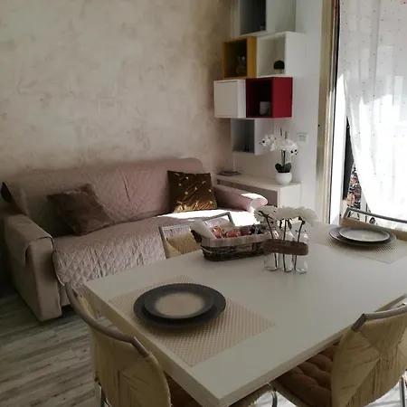 Le Marly En Face Des Plages * Μεντόν