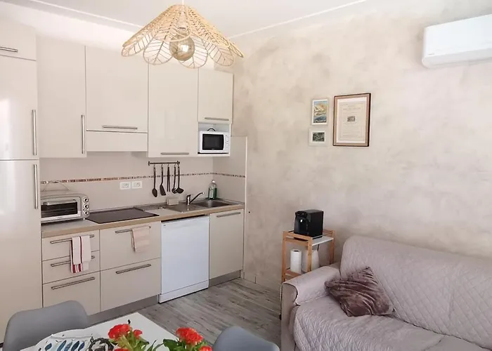 Le Marly En Face Des Plages